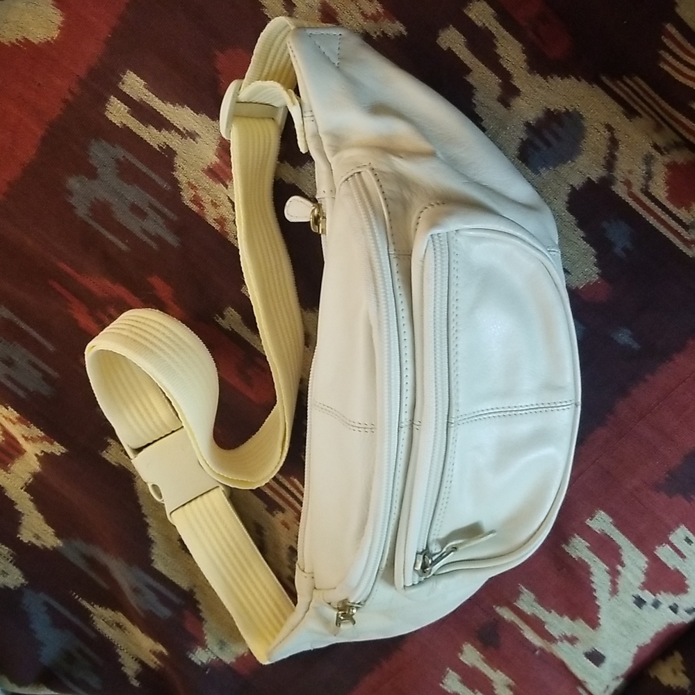 Leather fannie pack